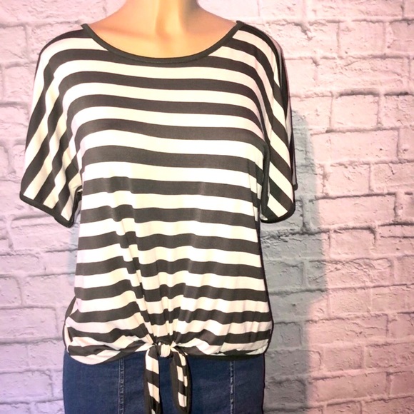 Cable & Gauge Front Tie Green & White Tee - Picture 3 of 8